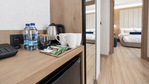 Family Suite with Side Sea View | Minibar, in-room safe, desk, WiFi (free) - MAREİN BOUTIQUE HOTEL  (Alanya)
