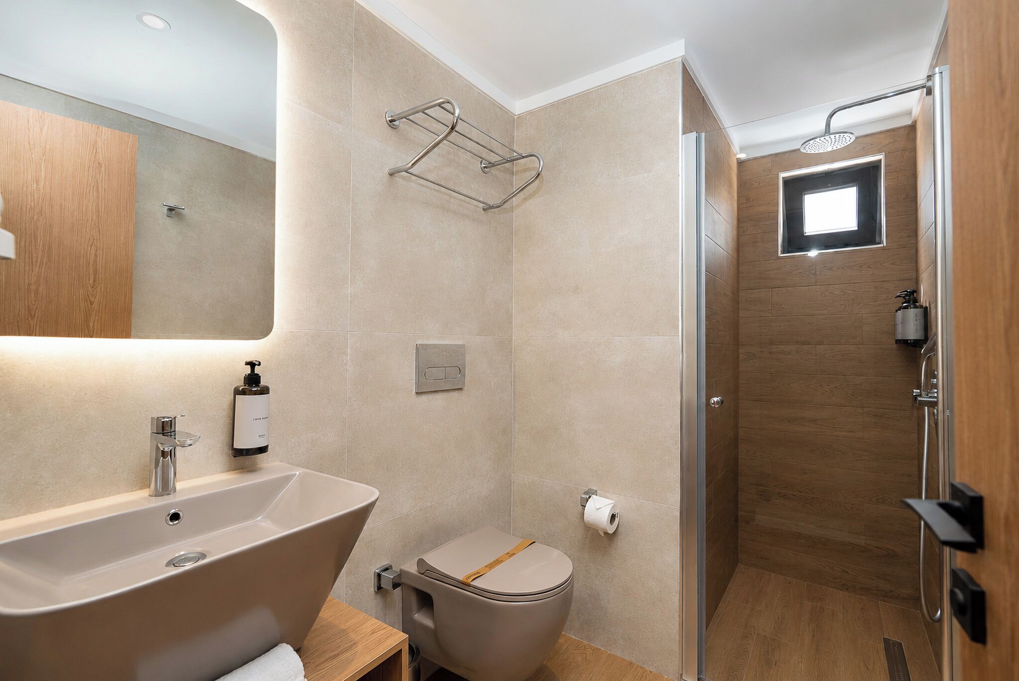 Standard Room with Side Sea View | Bathroom | Shower, hair dryer, bathrobes, slippers
