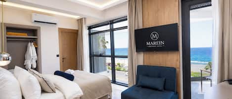 Premium Room with Jacuzzi and Direct Sea View | 미니바, 객실 내 금고, 책상, 무료 WiFi