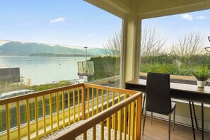 Interior - Ocean View Home near Downtown | 5 Beds & 3 Parking (Vancouver)