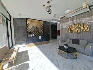 Lobby - Cozy 1 BR 40 Sqm Corner, 3 mins to BTS Wutthakat (Krung Thep Maha Nakhon)