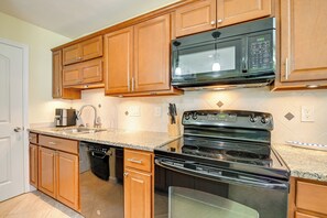 Refrigerador, microondas, parrilla de estufa y lavavajillas 
