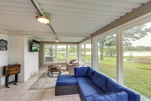 Fernseher, Kamin