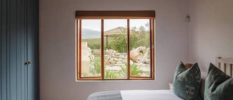 3 habitaciones, tabla de planchar con plancha, internet y ropa de cama
