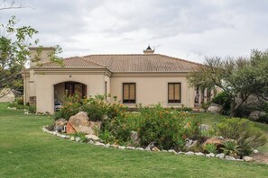 Exterior - Barton Blue Crane near Hermanus Pool & Hot Tub (Bot River)