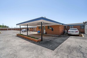 Exterior - Queen Bed Non-Smoking (Lockhart TX)