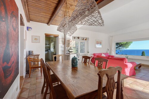 Villa Punta Rossa Escape with Sea View, Private Terrace and Wi-Fi