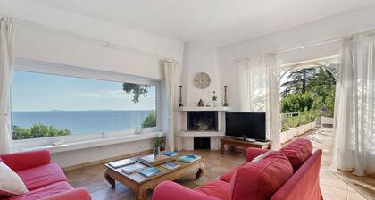 Villa Punta Rossa Escape with Sea View, Private Terrace and Wi-Fi