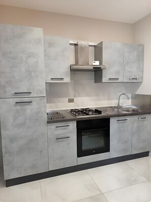 Refrigerador, horno, placa de cocina, cafetera/tetera