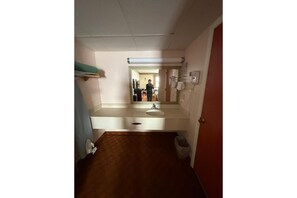 Bathroom - 2 Queen Beds Non-Smoking (Whitesboro, TX)