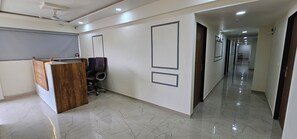 Lobby - HOTEL APEX INN (Mahemdavad)