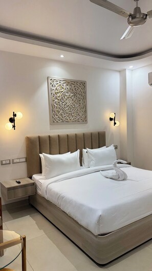 Deluxe kamer, balkon | Een bureau, een laptopwerkplek, gratis wifi