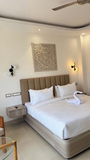 Deluxe kamer, balkon | Een bureau, een laptopwerkplek, gratis wifi