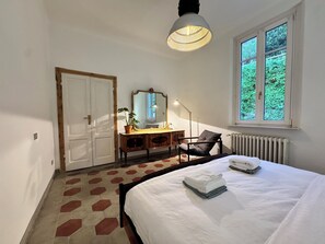 Iron/ironing board, WiFi, bed sheets - Home on Lake Como with private steps directly into the water. (Lombardia)