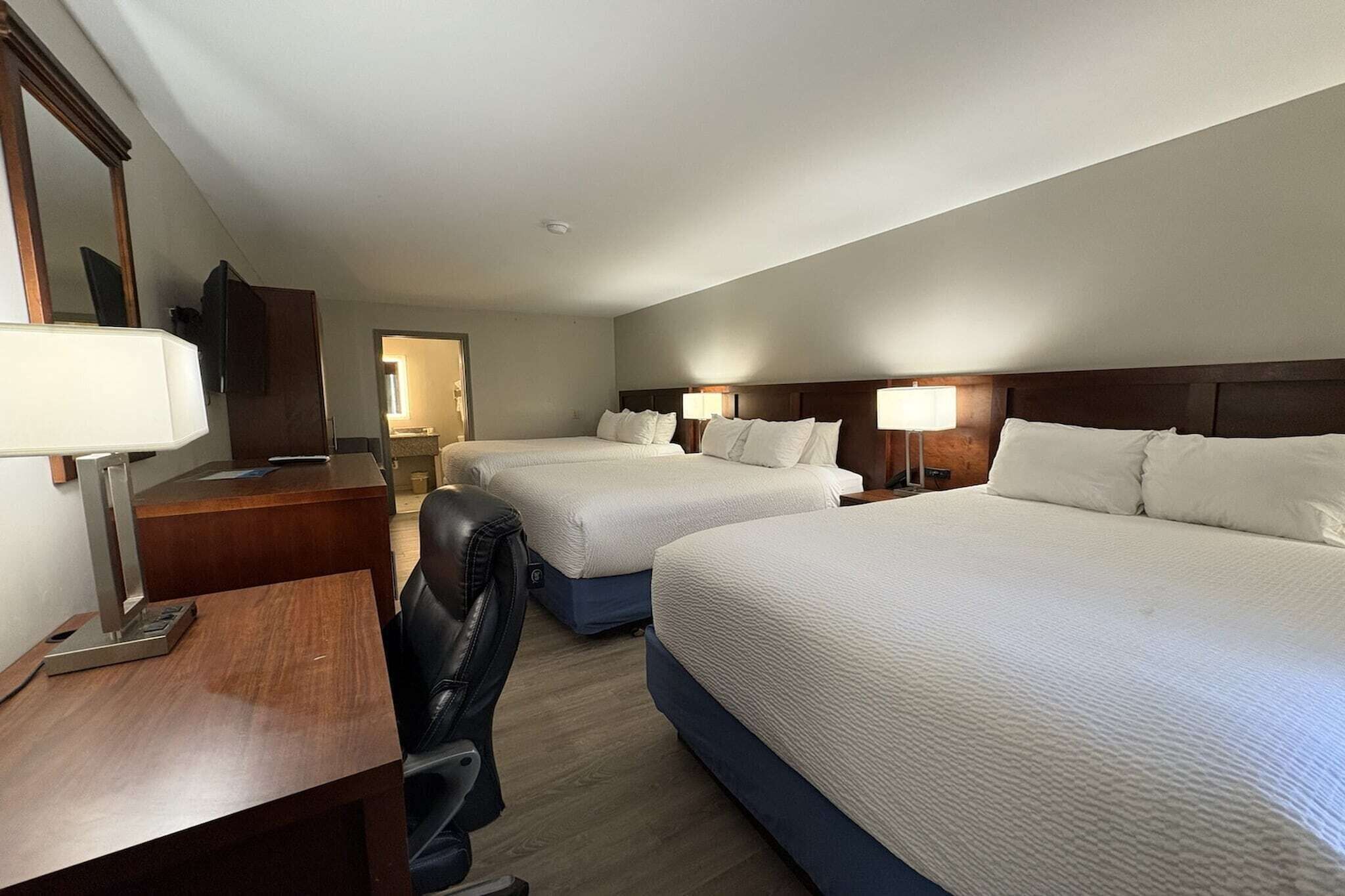 3 Queen Beds Smoking - Hampton, SC
