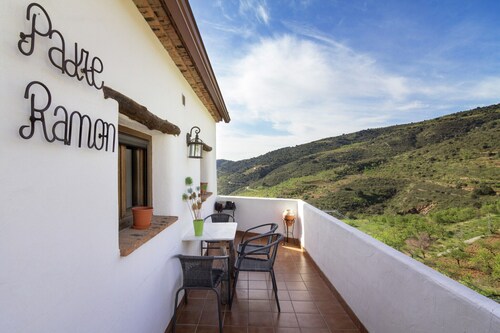 Rural Cottage for a Romantic Retreat