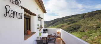 Rural Cottage for a Romantic Retreat