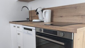 A compact kitchen with a dishwasher, oven, and coffee maker. - Le Saphir d'Ault—The beach is 100 meters away, and restaurants are just a stone's throw away (Ault)