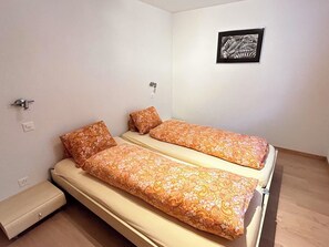 Bedroom - Alpenstern Appartement/Fewo 4-Bettwohnung "Älpi" by Interhome (Saas-Fee)