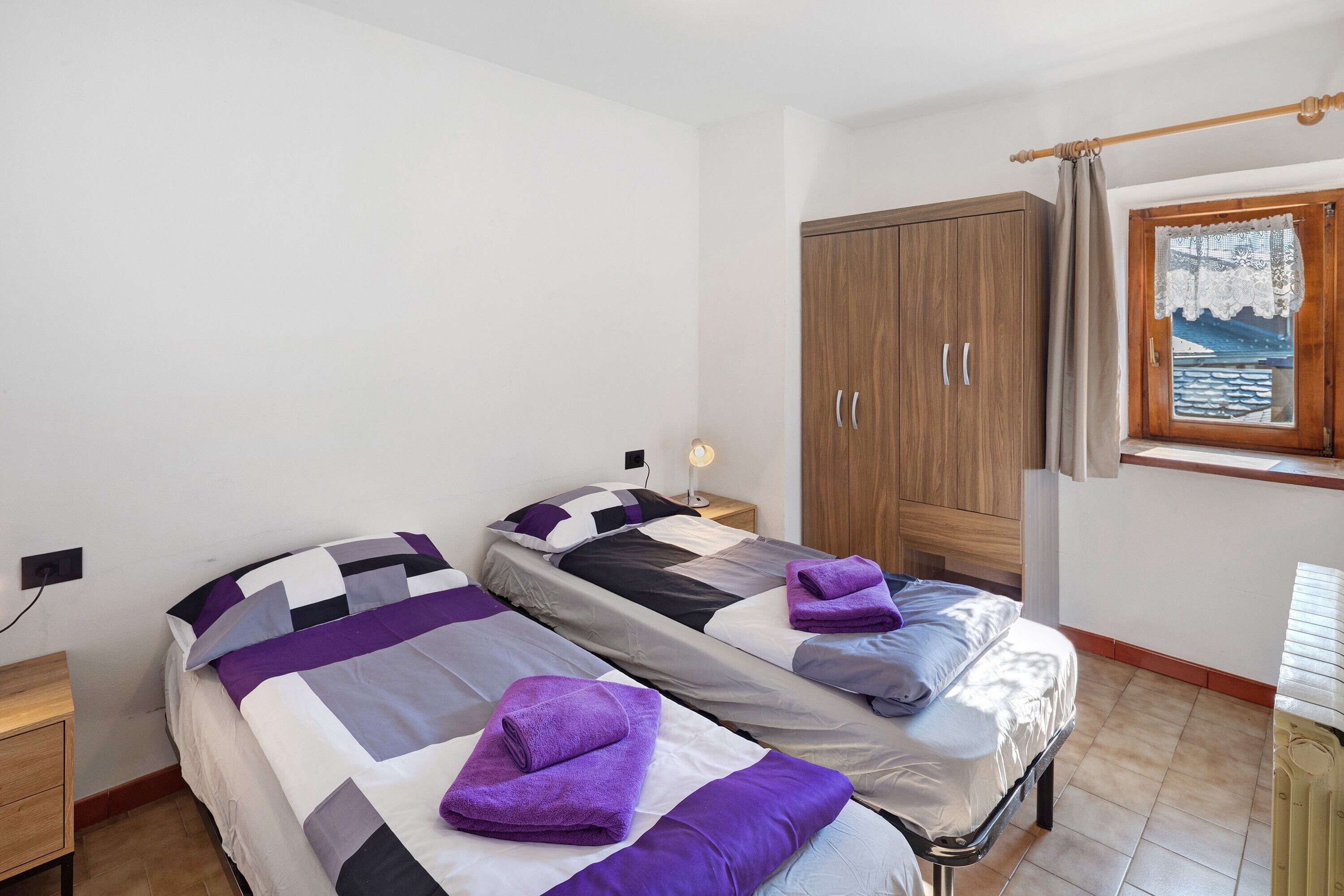 2 bedrooms, bed sheets