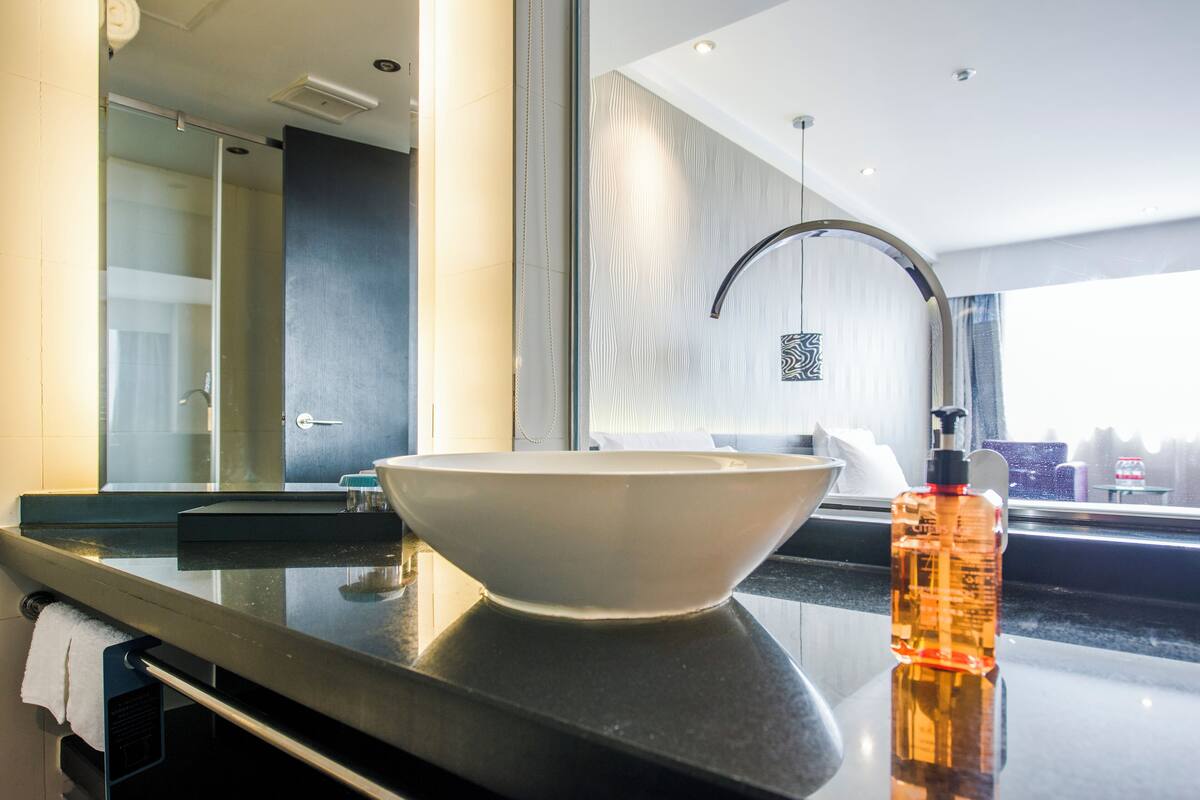 Habitación individual estándar | Baño | Amenidades de baño gratuitas, secadora de cabello, toallas