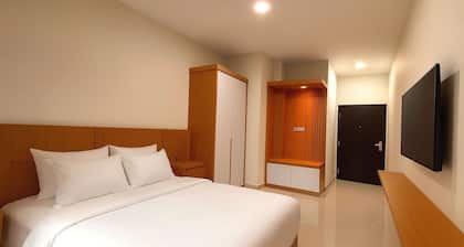 Luxury Deluxe DBL Retreat W/ Free WiFi and Parking