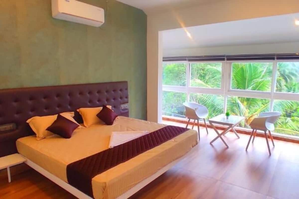 Superior Double Room, Mountain View | Desk, iron/ironing board, free WiFi