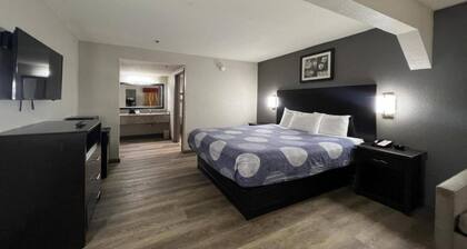 Suite - King Bed Non - Smoking