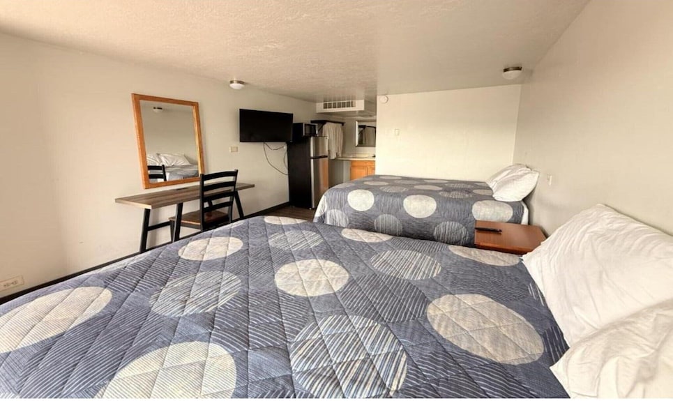2 Queen Bed | Smoking - Wyoming