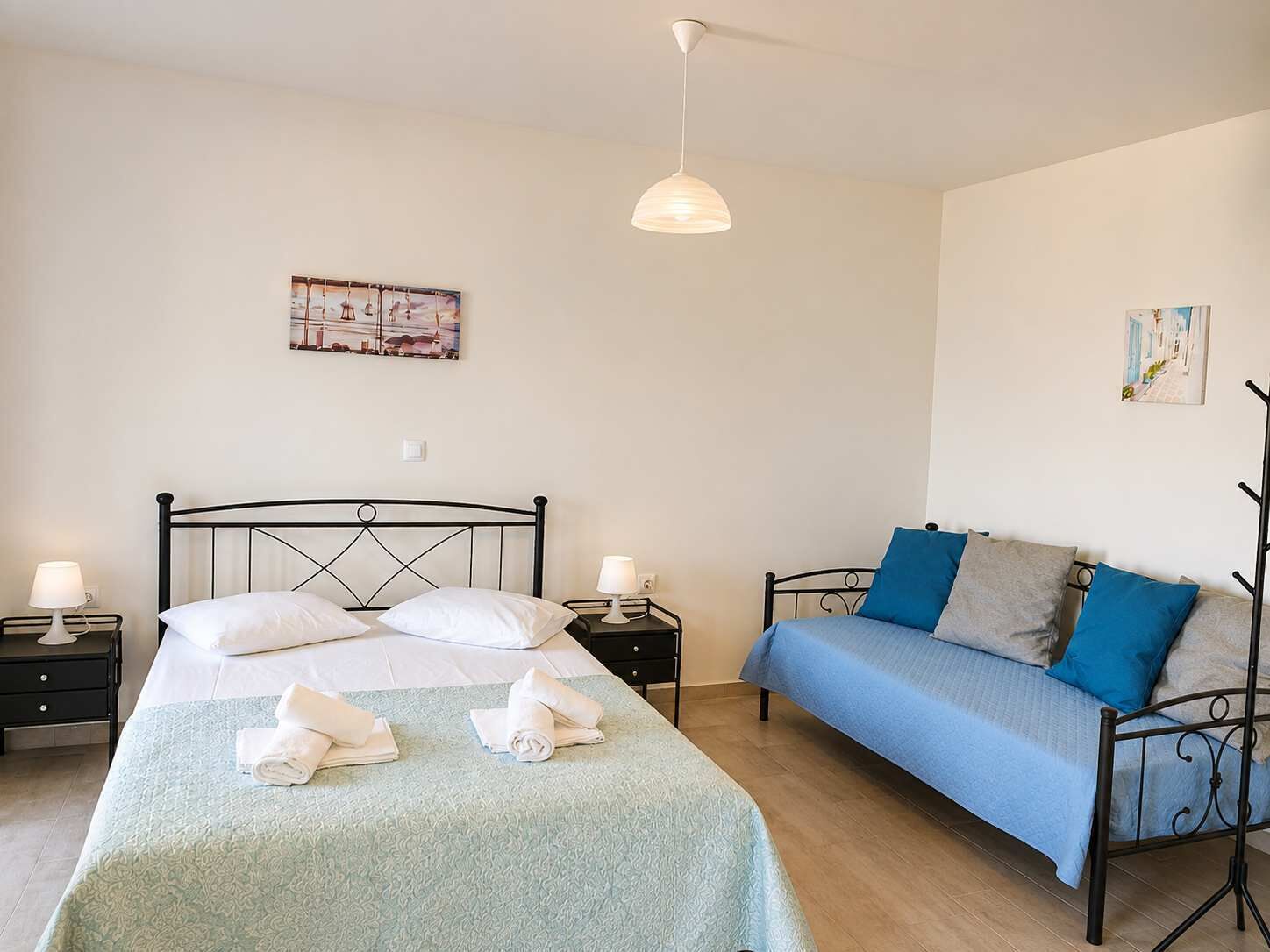 Iron/ironing board, WiFi, bed sheets
