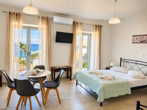 Tabla de planchar con plancha, wifi y ropa de cama 