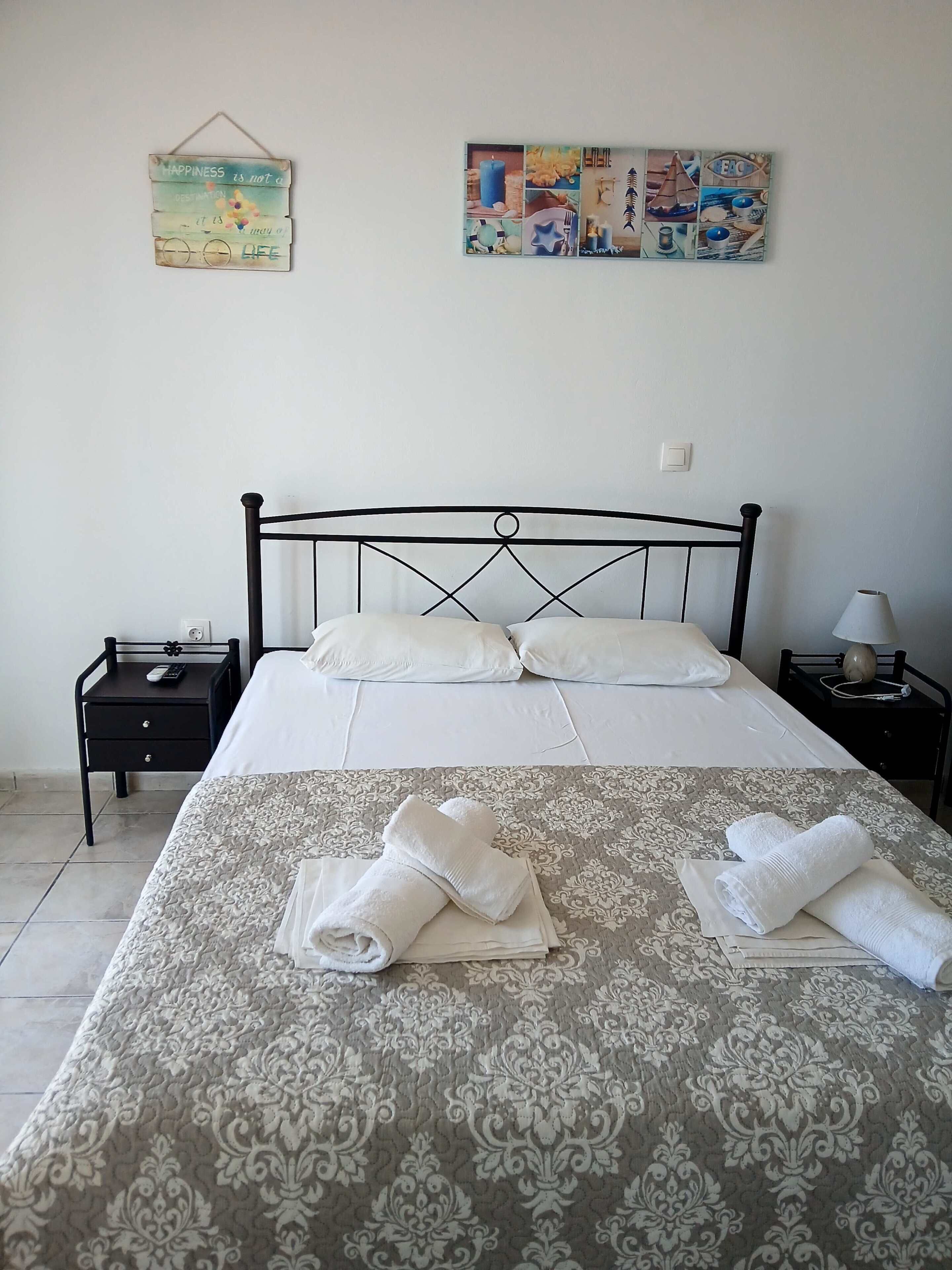 Iron/ironing board, WiFi, bed sheets