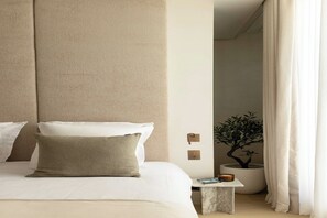 Desk, iron/ironing board, Internet, bed sheets - Luxurious suite - AC- 2P- Madeleine/Saint Honore (Paris)