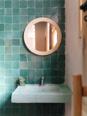 Comfort Studio Suite, 1 King Bed, Balcony | Bathroom - The Lodge (TAMRAGHT)