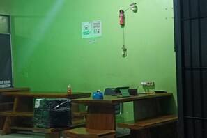 Dining - Modern Deluxe Stay Near RSUD Haji (Makassar)