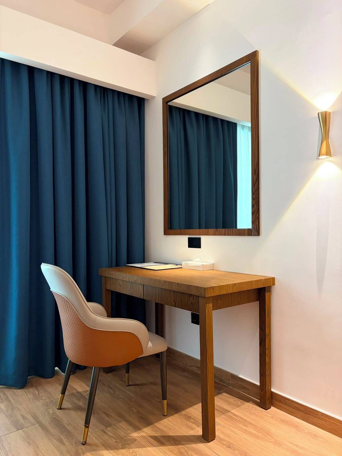 Deluxe Double Room, Balcony | Interior