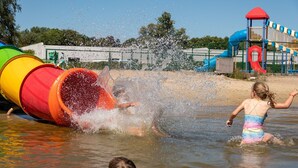 A water play area with a large water slide and a play structure in the background. - Cozy Coco Sweet Glamping Tent for 4 (Rijkevorsel)