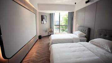 Camera Comfort con 2 letti singoli, vista città | Ferro/asse da stiro, Wi-Fi gratuito