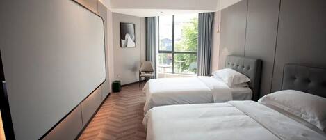 Kahden hengen comfort-huone (kaksi sänkyä), kaupunkinäköala | Silitysrauta/-lauta, ilmainen Wi-Fi