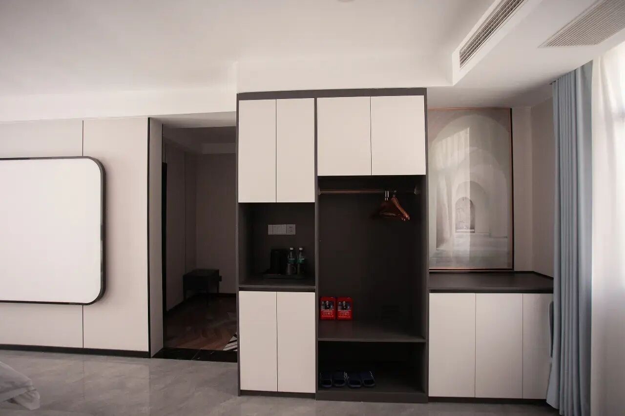 Basic Twin Room, City View | Interior