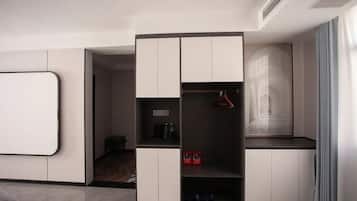 Basic Twin Room, City View | Interior