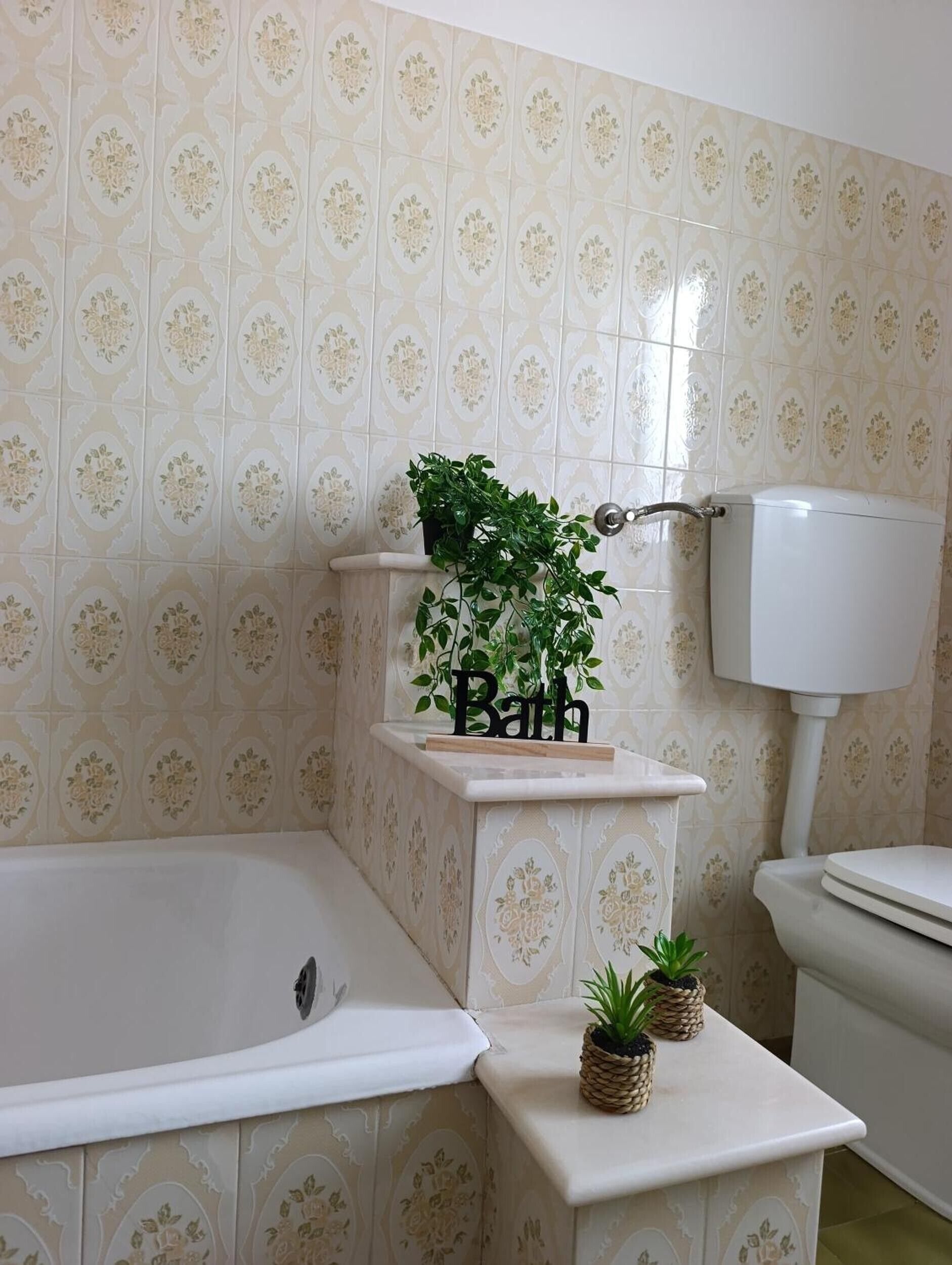 Douche, sèche-cheveux, serviettes fournies