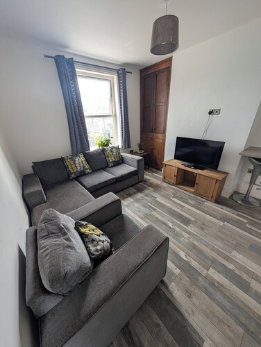 1 Bed Georgian Apartment - Garden - Pets Welcome