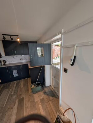 Interior - Apartment Sleeps 3 With Parking (Shrewsbury)