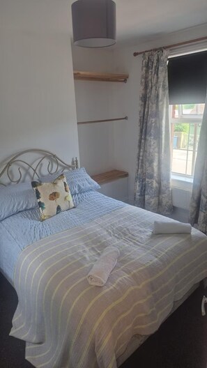 1 bedroom, free WiFi, bed sheets - Apartment Sleeps 3 With Parking (Shrewsbury)