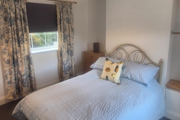 1 bedroom, iron/ironing board, WiFi (free), bed sheets