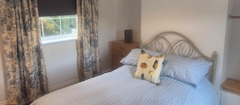 1 Bed Georgian Apartment - Garden - Pets Welcome