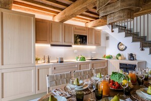 Coffee/tea maker, fridge, microwave, oven - Charming Villa Nestled In The Lucca Hills (Ponte del giglio)