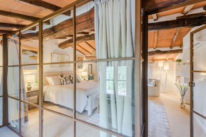 Iron/ironing board, free WiFi, bed sheets - Charming Villa Nestled In The Lucca Hills (Ponte del giglio)
