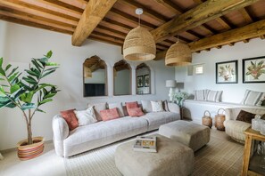 TV - Charming Villa Nestled In The Lucca Hills (Ponte del giglio)